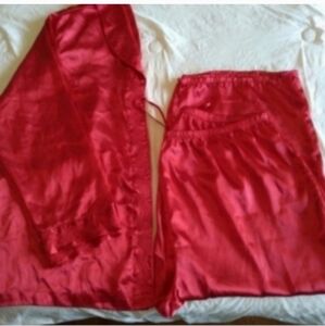 Cabernet Red Satin Pajama Set Women's 1X Red Capris Button Up Stretch Lace EUC